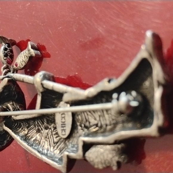 Chicos Japanese fisherman  brooch with red enamel and dangling fish - Picture 4 of 4